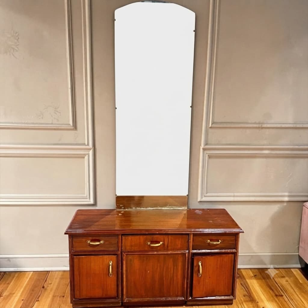 Dressing Table with Mirror image