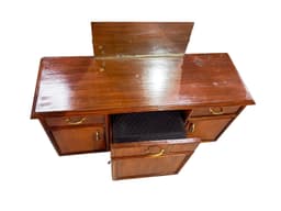 Dressing Table with Mirror image