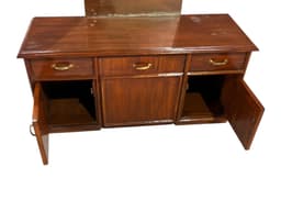 Dressing Table with Mirror image