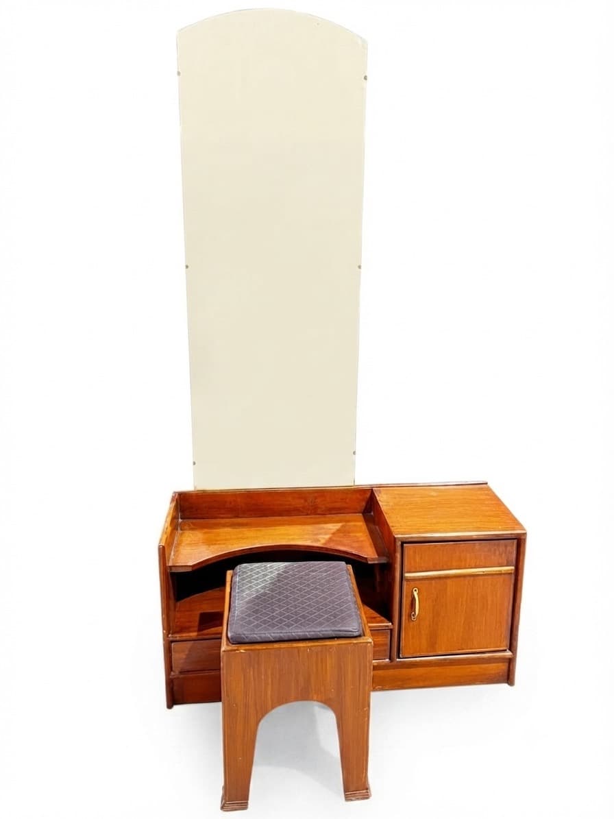 Dressing Table with Mirror image