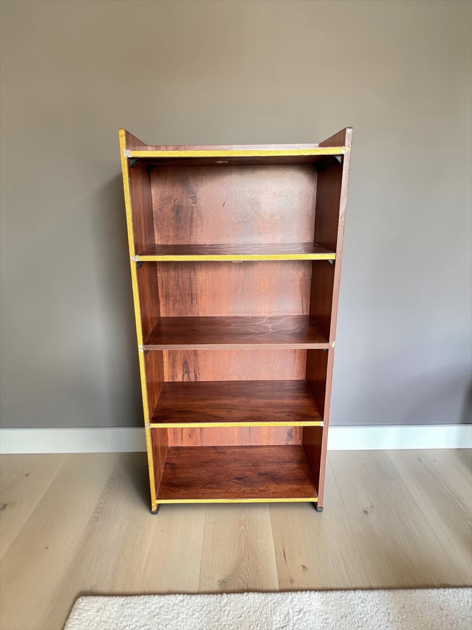 Bookshelf image