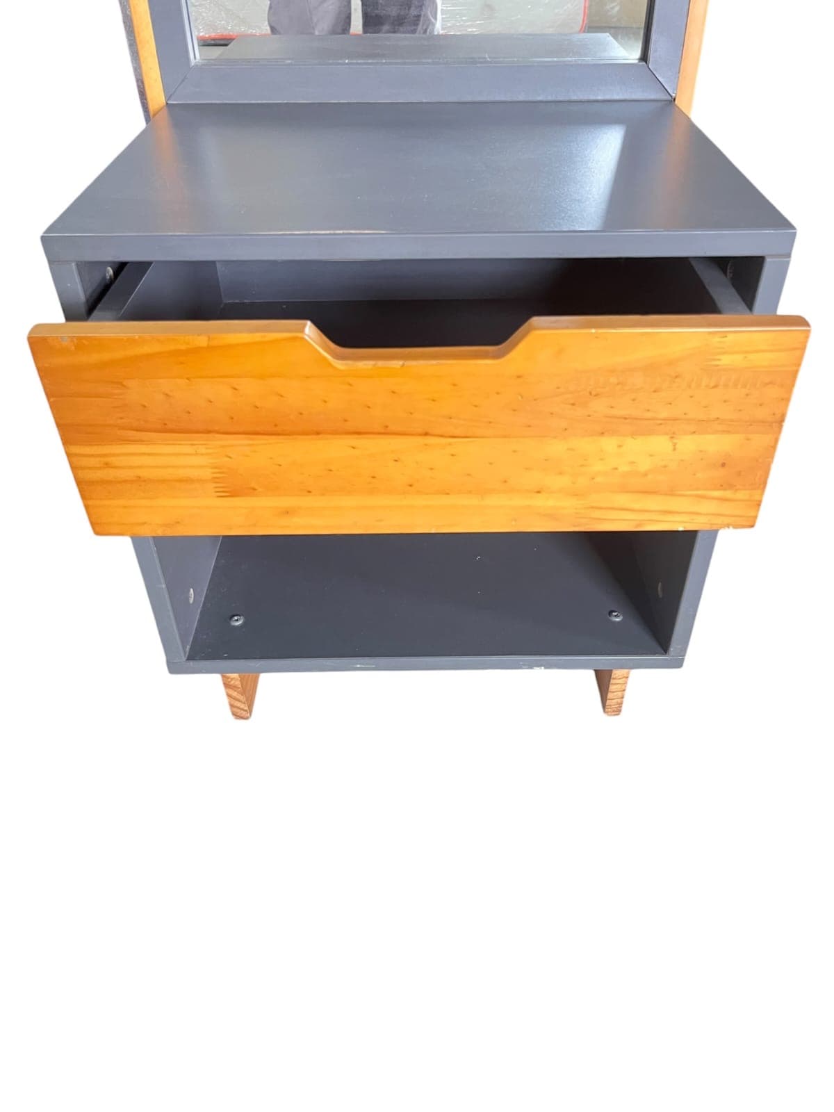 Dressing Table with Mirror image
