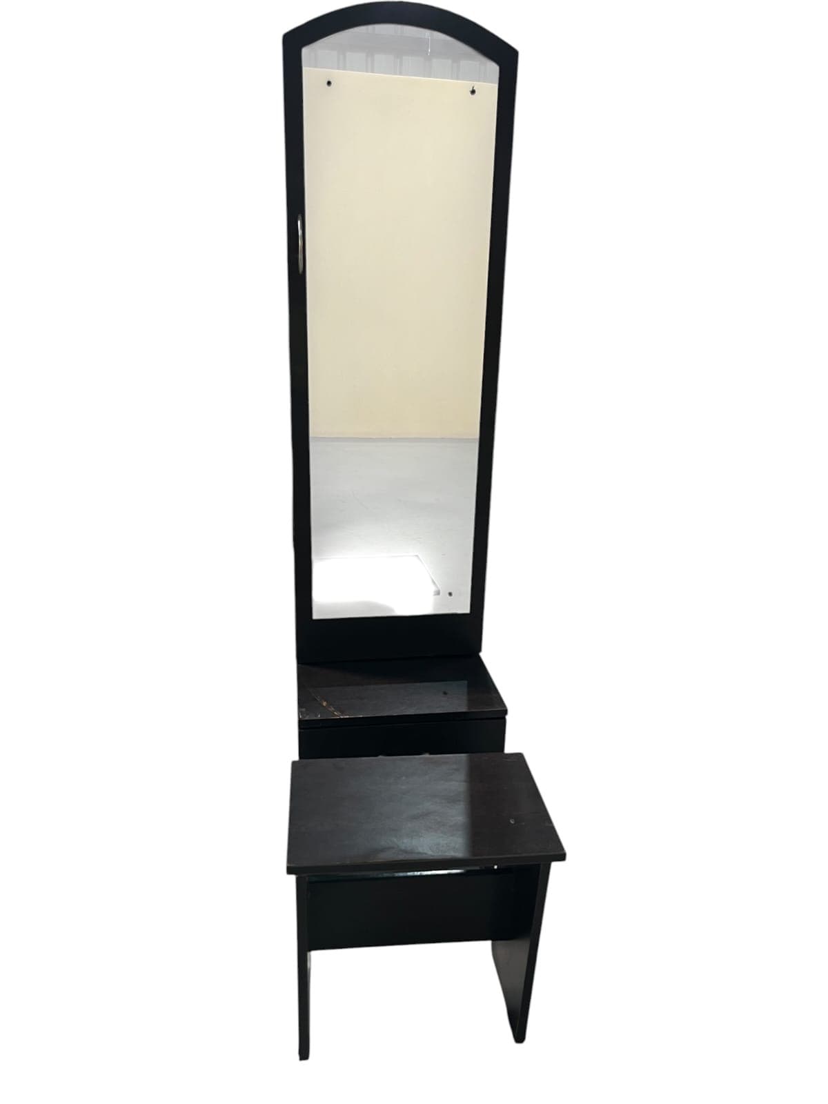 Dressing Table with Mirror image